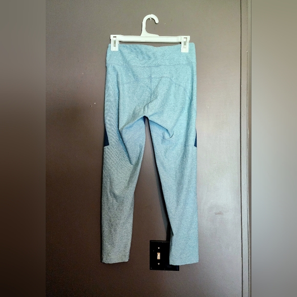 Outdoor voices two tones 7/8 sea blues leggings. Athletic athleisure size medium - Picture 5 of 8